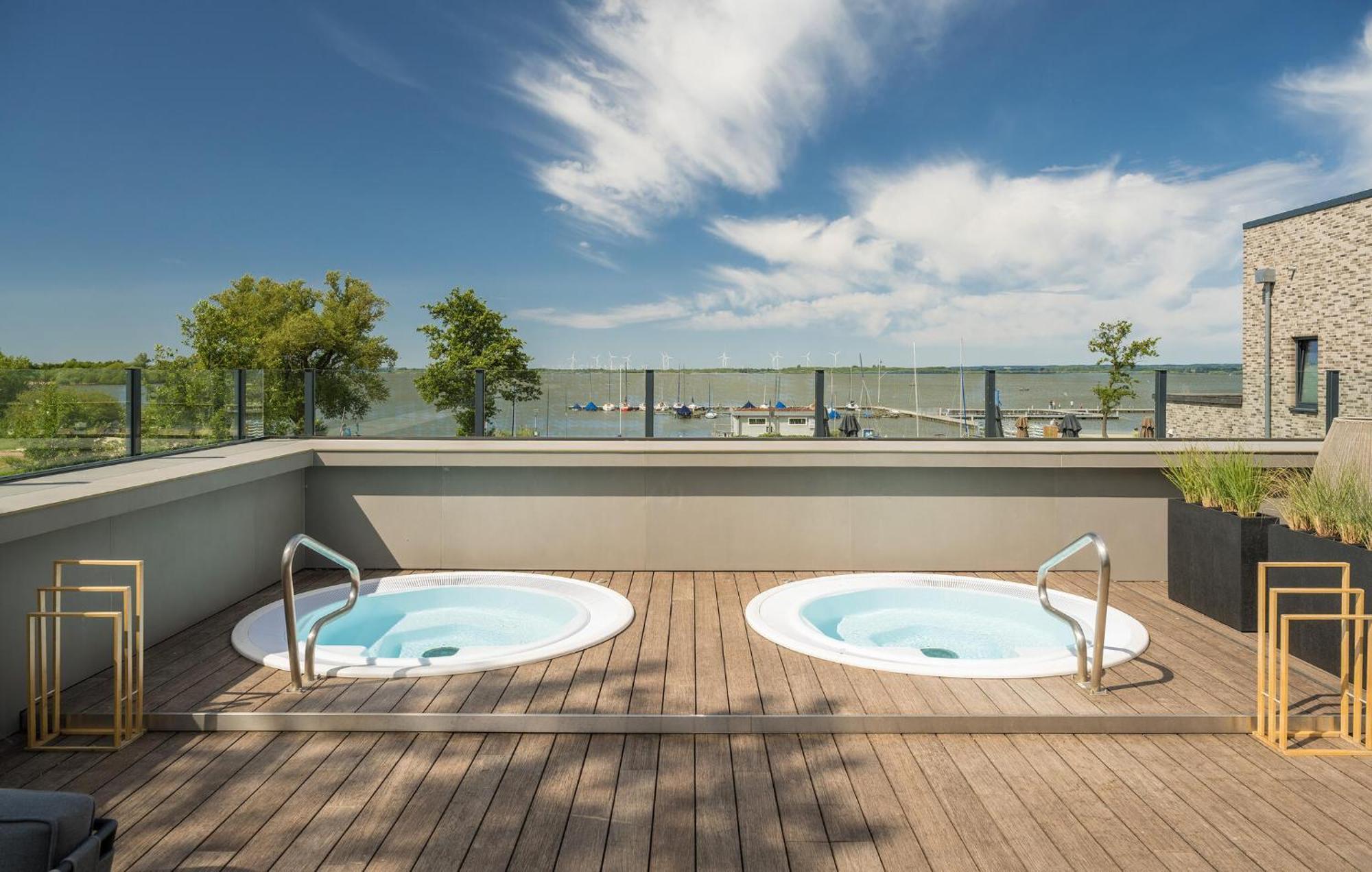 Amazing home in Lembruch-Dmmer See with 3 Bedrooms, WiFi&Indoor swimming pool Buitenkant foto